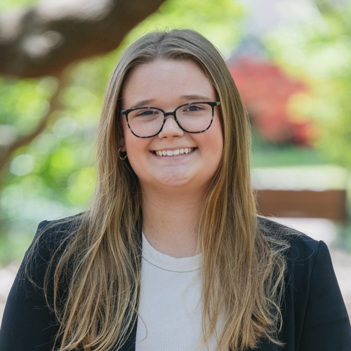 Mackenzie Stephens headshot